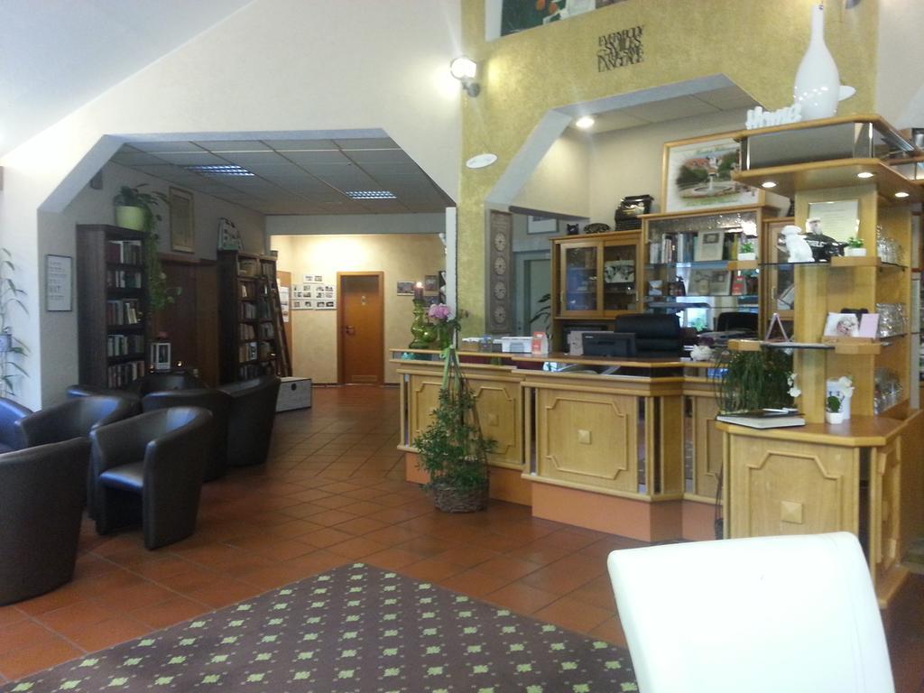 Hotel Taunus Residence Bad Camberg Bagian luar foto