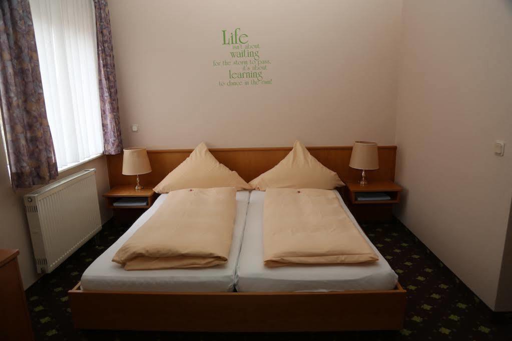 Hotel Taunus Residence Bad Camberg Bagian luar foto